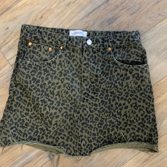 Zara-Cheetah skirt - Picture 2 of 3